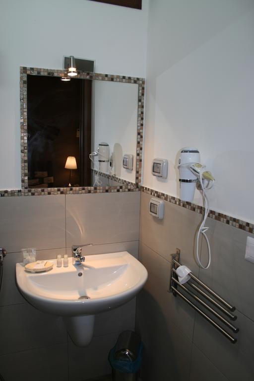 B&B Tifeo Villafranca Tirrena Bagian luar foto